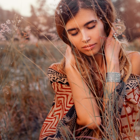 Meet your Posher, Live Styled + Live Free - Picture 5 of 6